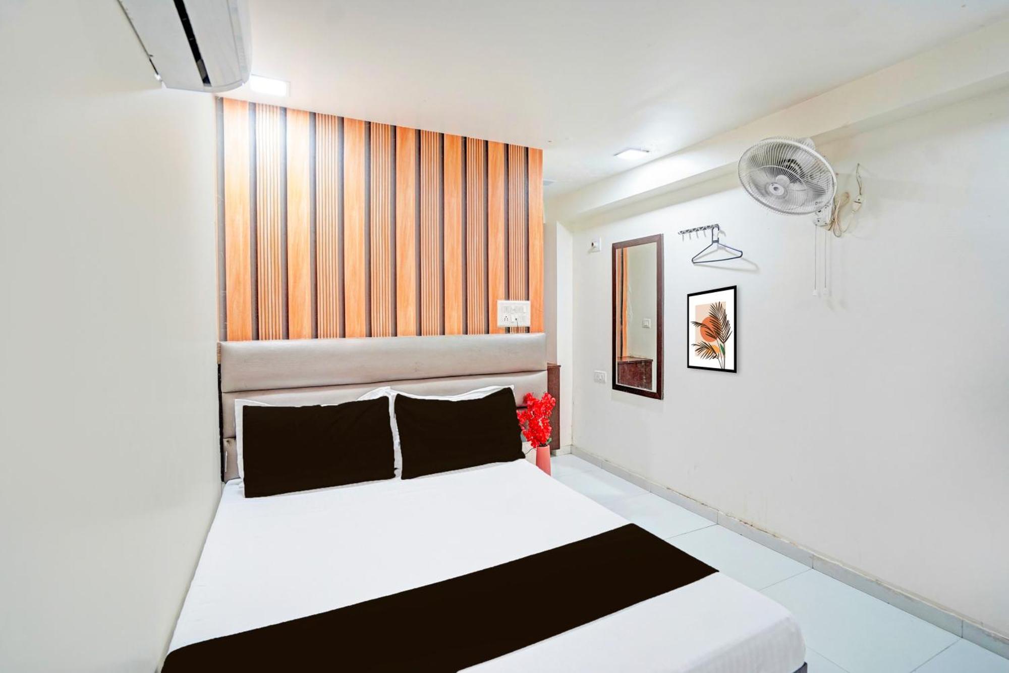 Hotel O S. G. Highway Formerly I Land Park Ахмедабад Экстерьер фото